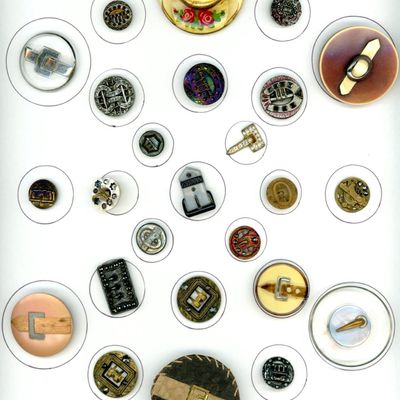 Sale Photo Thumbnail #377: A CARD OF DIVISION ONE & THREE PICTORIAL BUCKLE BUTTONS