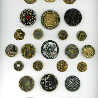 Sale Photo Thumbnail #92: A CARD OF DIVISION ONE PLANT LIFE BUTTONS