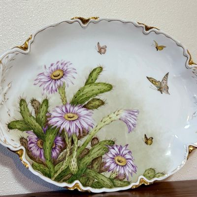 Sale Photo Thumbnail #66: HAVILAND, 19TH CENTURY HAND PAINTED SERVING DISH