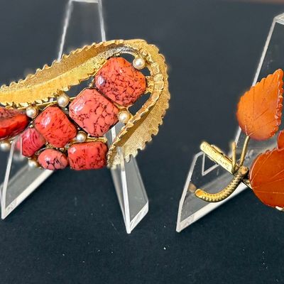 Sale Photo Thumbnail #18: PAIR OF VINTAGE BROOCHES