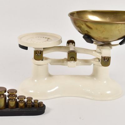 Victor England Enameled Cast Iron and Brass Balance Scale with 7 Brass Weights