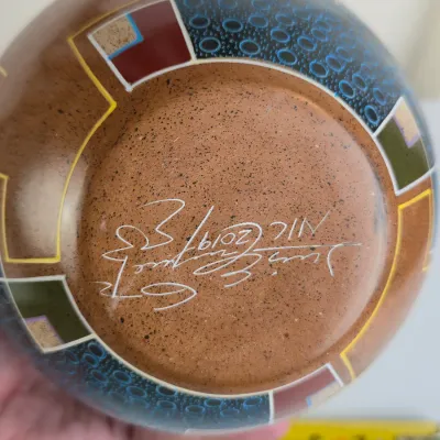 Sale Photo Thumbnail #10: Luis Enrique Gutierrez Signed Nicaraguan Studio Art Pottery Vase – Nica Ceramic Art – 8"