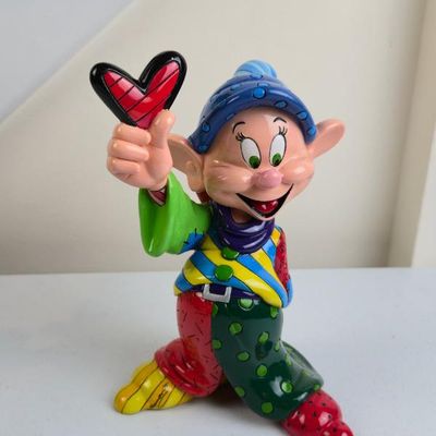Sale Photo Thumbnail #169: DISNEY Britto 4030814 Large Dopey Holding Heart 8.5" Pop Art Figurine