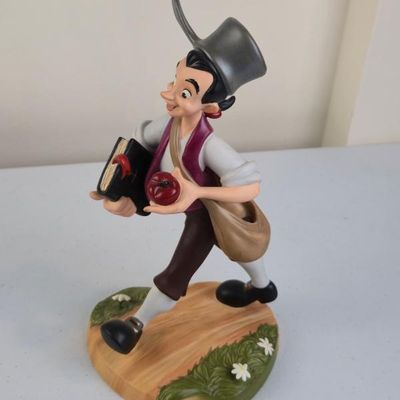 Sale Photo Thumbnail #49: Walt Disney Classics Collection WDCC "Johnny Appleseed" Melody Time – 2008 Members-Only American Folk Heroes P