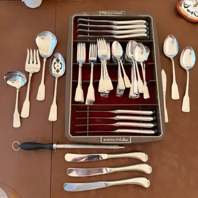 DM321 - Oneida Stainless Flatware