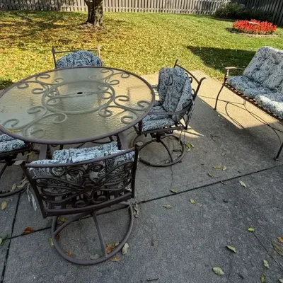 DM324 - Patio Furniture 