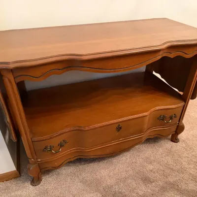 DM308 - Bassett Drop Leaf Buffet