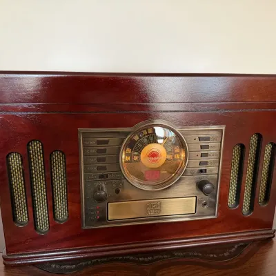 DM304 - Crowley Vintage Style Repro Radio