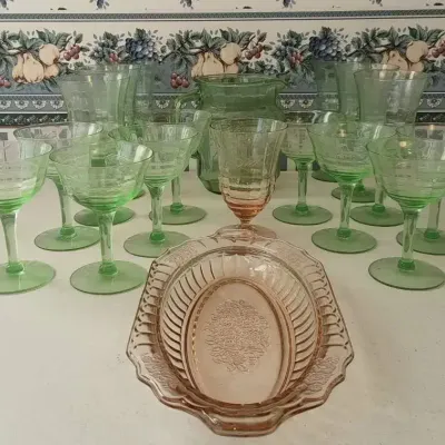 DM213 - Green and Pink Depression Glass
