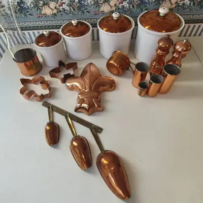 DM216 - Kitchen Copper Accent Pieces