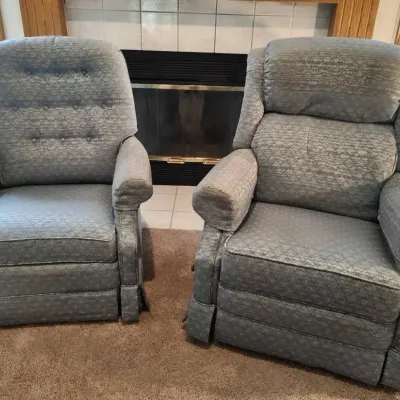 Pair of La-Z-boy Recliners Blue Moire Print