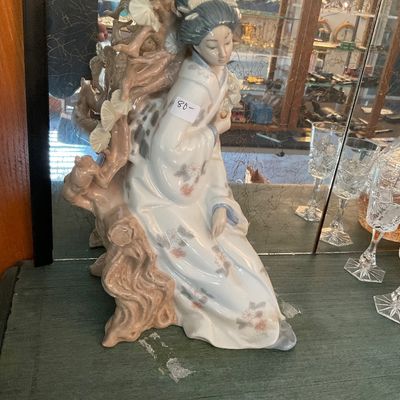 Sale Photo Thumbnail #163: Lladro Asian girl