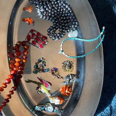 Sale Photo Thumbnail #99: Misc jewelry