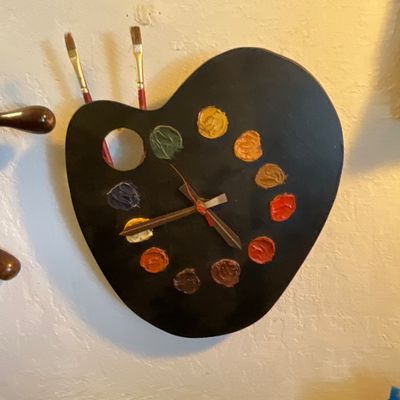 Sale Photo Thumbnail #59: Wall clock