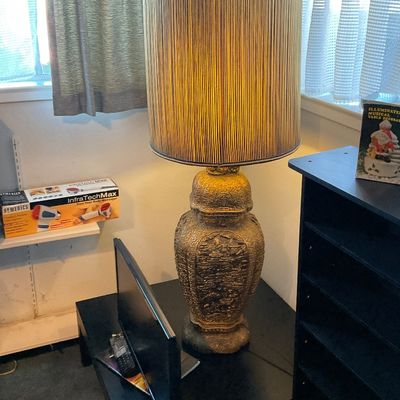 Sale Photo Thumbnail #90: Vintage mid-century modern Hollywood Regency metallic ginger jar table lamp, large!