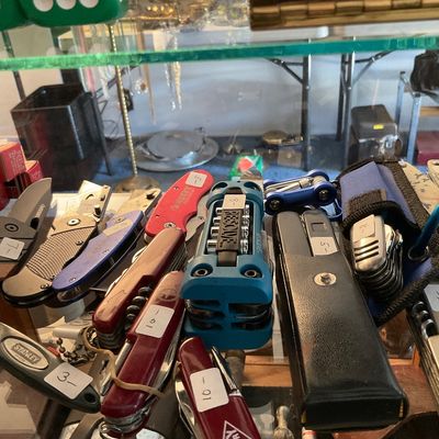 Sale Photo Thumbnail #2: Pocket knives, box cutters