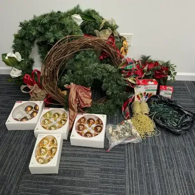 Christmas Decorating Decor