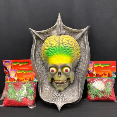 Mars Attacks 3-D Wall Hanging + String Lights (x3)