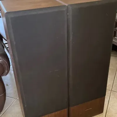 Realistic Speakers 