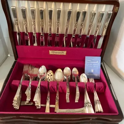 Twelve Piece Set of Community Fine Silverplate Flatware 