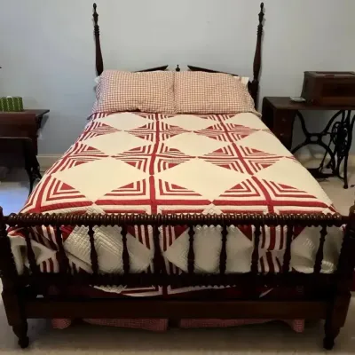 Traditional Wood Four-Poster Double Bed Frame With Mattress