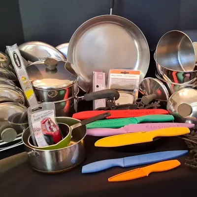 Revere Ware Copper-Clad Stock Pot, Lodge Cast Iron Skillet & Cuisinart Knives 