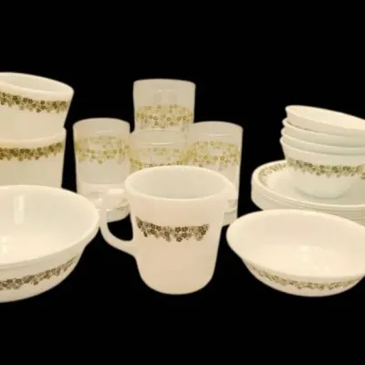 Pyrex corelle spring blossom dishes 28 pieces