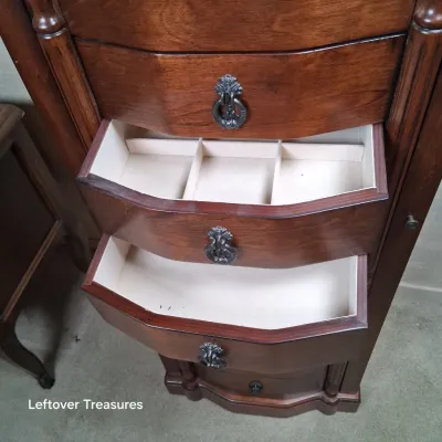 Sale Photo Thumbnail #842