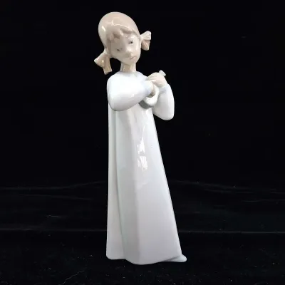 Lladro "Niña con Guitarra" Porcelain Figurine #4871