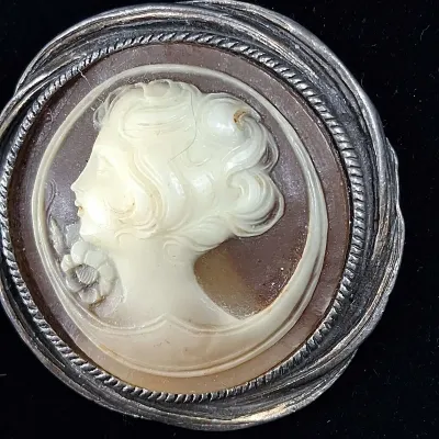 Vintage Carved Shell Cameo Brooch Pendant 