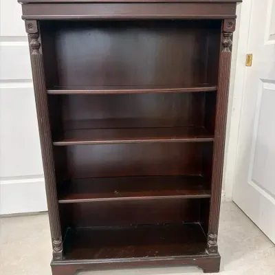 Traditional Mahogany Finished Open Face 4-Tier Bookshelf With Carved Trim