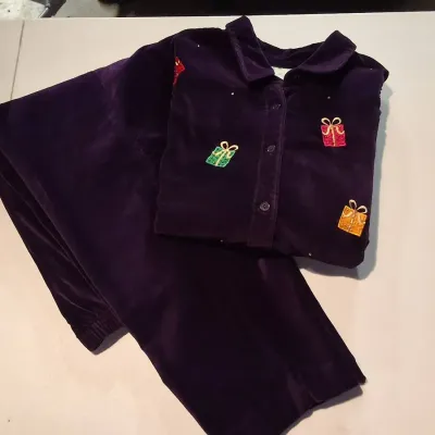 Quacker Factory 2-Piece Purple Christmas Gift Embroidered Outfit Size 1X 