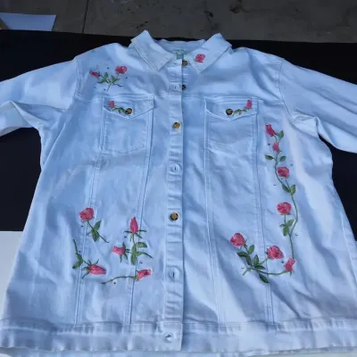 Quacker Factory White Denim Jacket with Pink Embroidered Roses Size 1X 