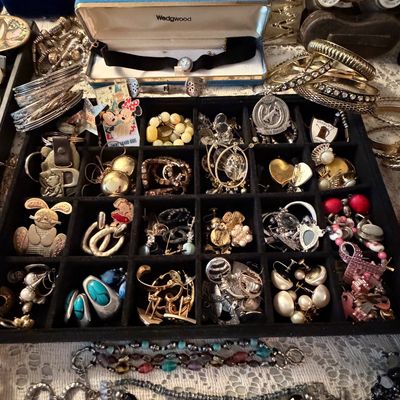 Sale Photo Thumbnail #5: Costume jewelry 