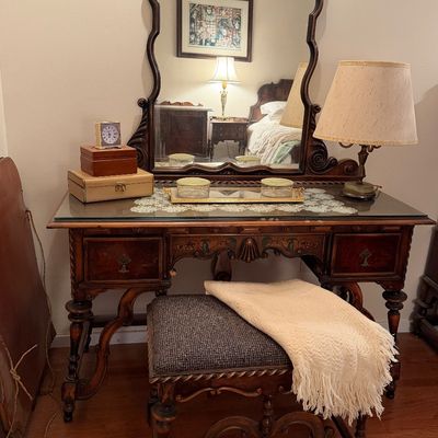 Sale Photo Thumbnail #99: Antique sligh bedroom set