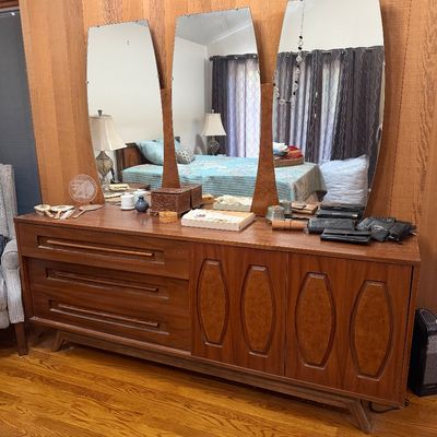 Sale Photo Thumbnail #127: Mcm bedrooms set