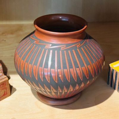 Sale Photo Thumbnail #4: Southwestern-style terracotta pottery 