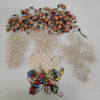 LOT 89: Vintage Christmas Wreath, Tree Skirts & Garland