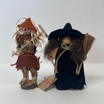 LOT 59: Huge Halloween Lot
