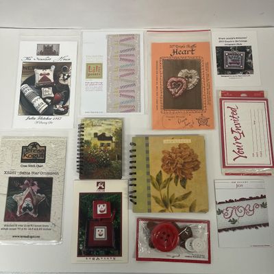 LOT 69: Home Decor/Sewing Lot in Vintage Box