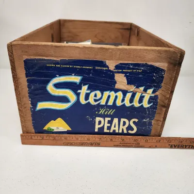LOT 69: Home Decor/Sewing Lot in Vintage Box