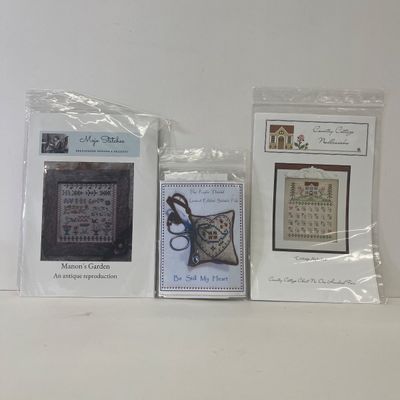 LOT 68: Sewing Lot in Vintage Box