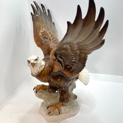 LOT 81: Vintage "Golden Eagle" Porcelain Sculpture by Karl Tutter for Lorenz Hutschenreuther Selb 1939