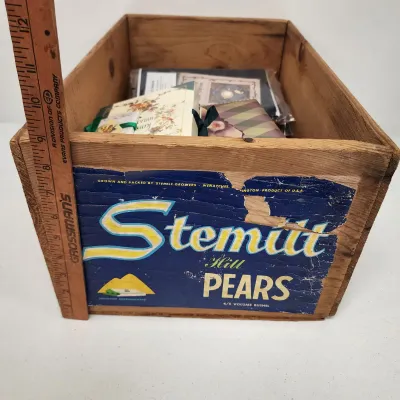 LOT 69: Home Decor/Sewing Lot in Vintage Box