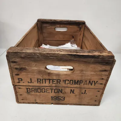 LOT 68: Sewing Lot in Vintage Box