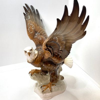 LOT 81: Vintage "Golden Eagle" Porcelain Sculpture by Karl Tutter for Lorenz Hutschenreuther Selb 1939