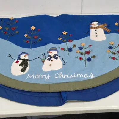 LOT 89: Vintage Christmas Wreath, Tree Skirts & Garland