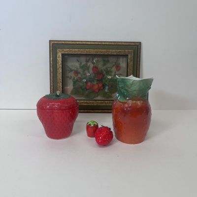 LOT 55: Strawberry Deco Lot