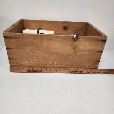 LOT 69: Home Decor/Sewing Lot in Vintage Box
