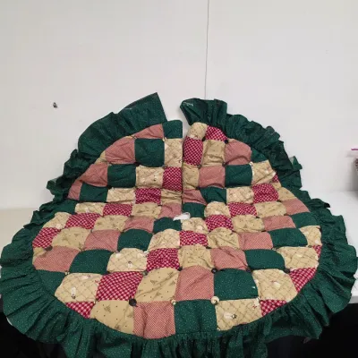 LOT 89: Vintage Christmas Wreath, Tree Skirts & Garland